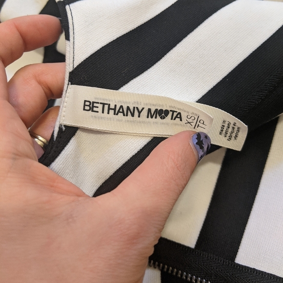 💘Bethany Mota black and white fit and flare dress - Picture 7 of 9